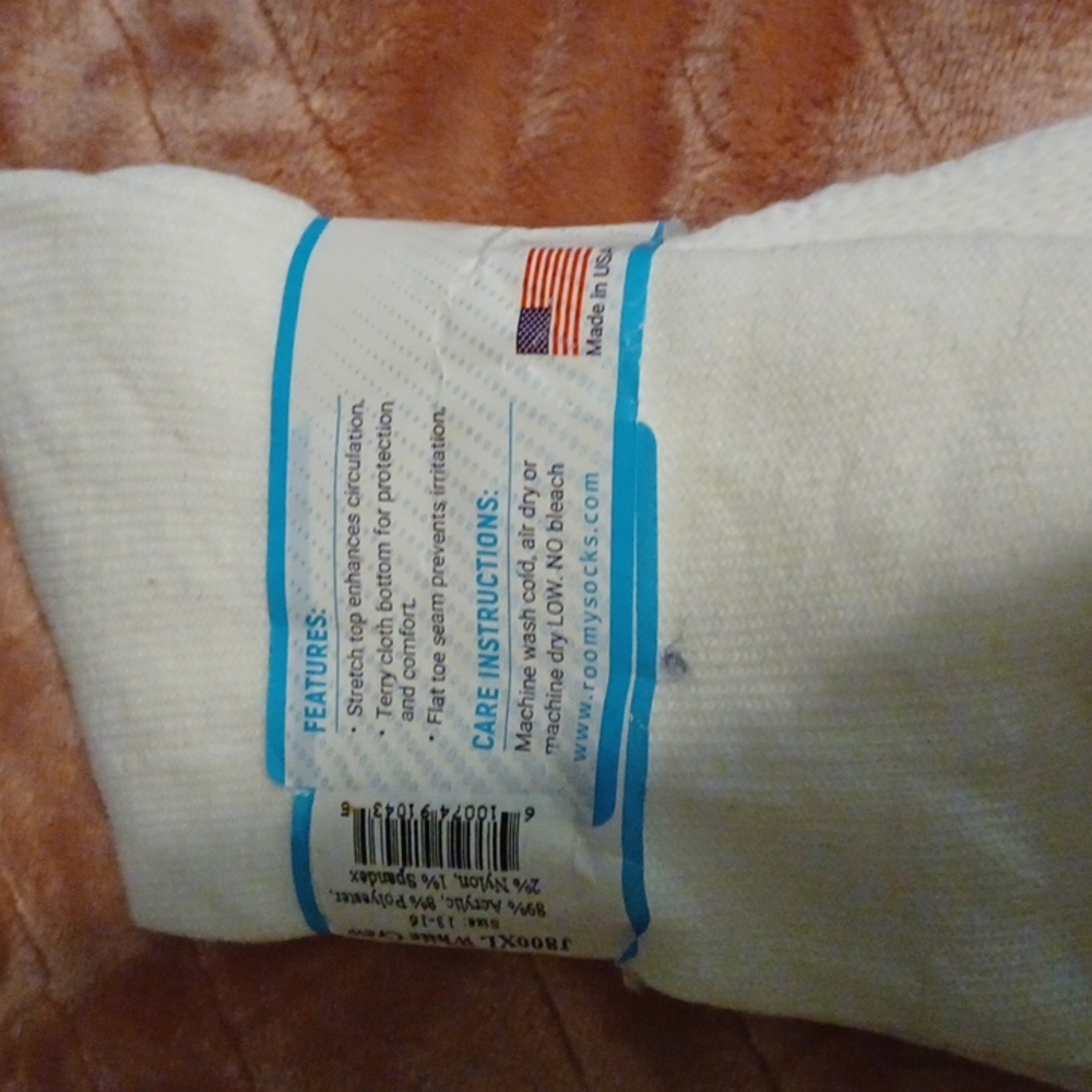 Roomy diabetic socks - Picture 3 of 3